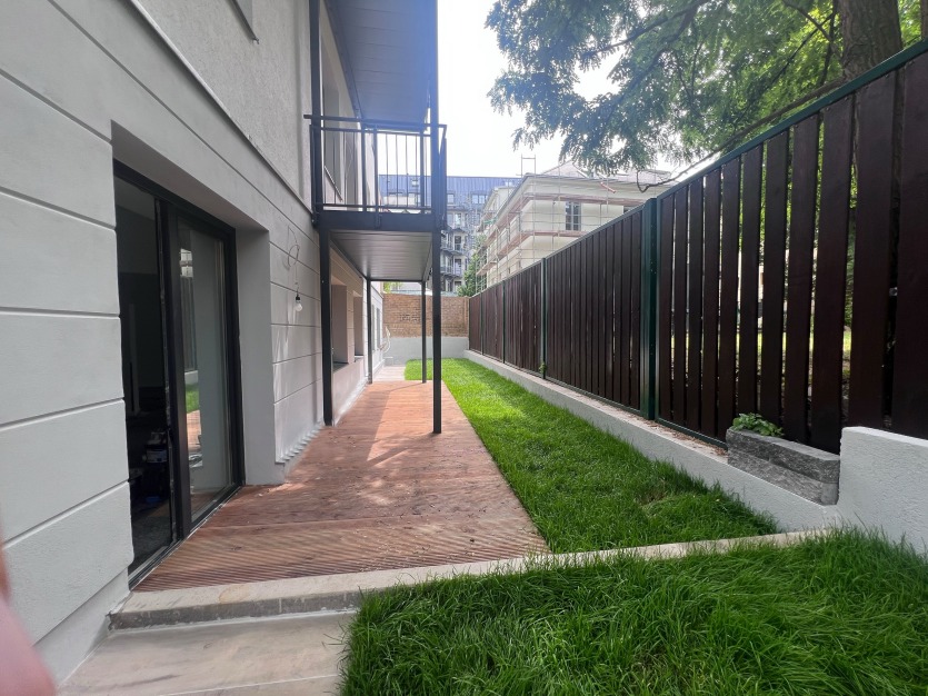 Privater Garten- und Terrassenbereich am Gartenhaus